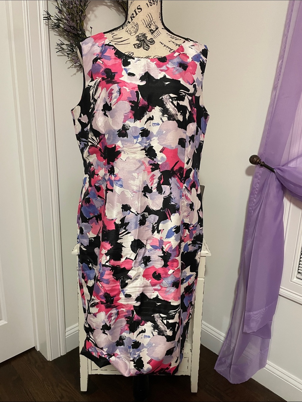 Floral Print Sleeveless Midi Dress in Pink, Black & Lavender